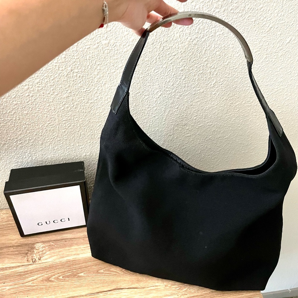 AUTHENTIC Gucci Black shoulder bag. Authenticated by Bagaholic